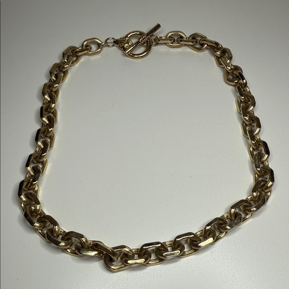 Jewelry - Vintage Anne Klein signed oval Goldtone Chain Necklace with lion clasp runway